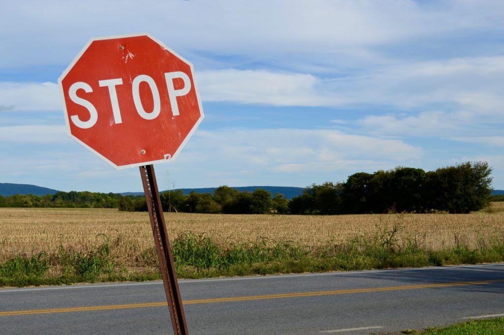 Γιατί η πινακίδα του STOP έχει 8 γωνίες;