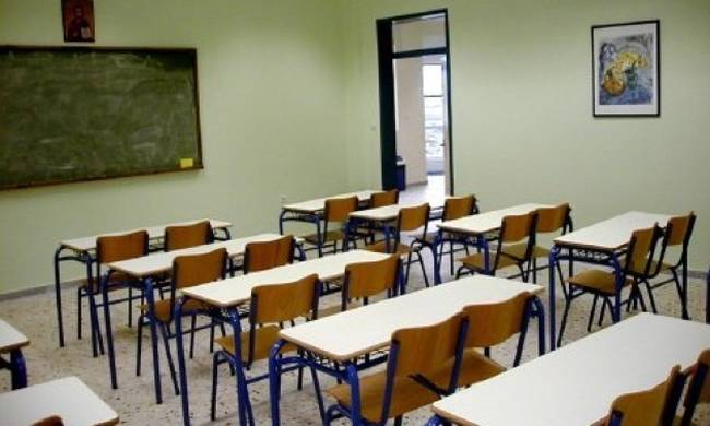 Βόλος: Γυναίκα μπήκε σε σχολείο και απειλούσε ότι θα μαχαιρώσει τους μαθητές | tanea.gr