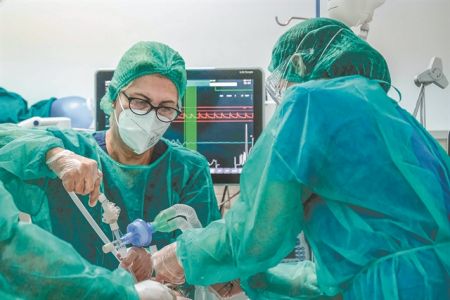 ΕΣΥ: Γιατροί του δημοσίου παίρνουν πράσινο φως για ιδιωτικά ιατρεία και χειρουργεία