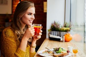 Πόσο αργά είναι τελικά «πολύ αργά» για το δείπνο μας