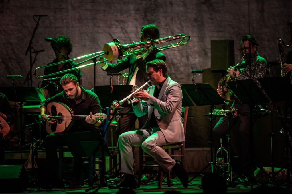 Bart Schneemann: «H ζωή δονείται από τη μουσική»