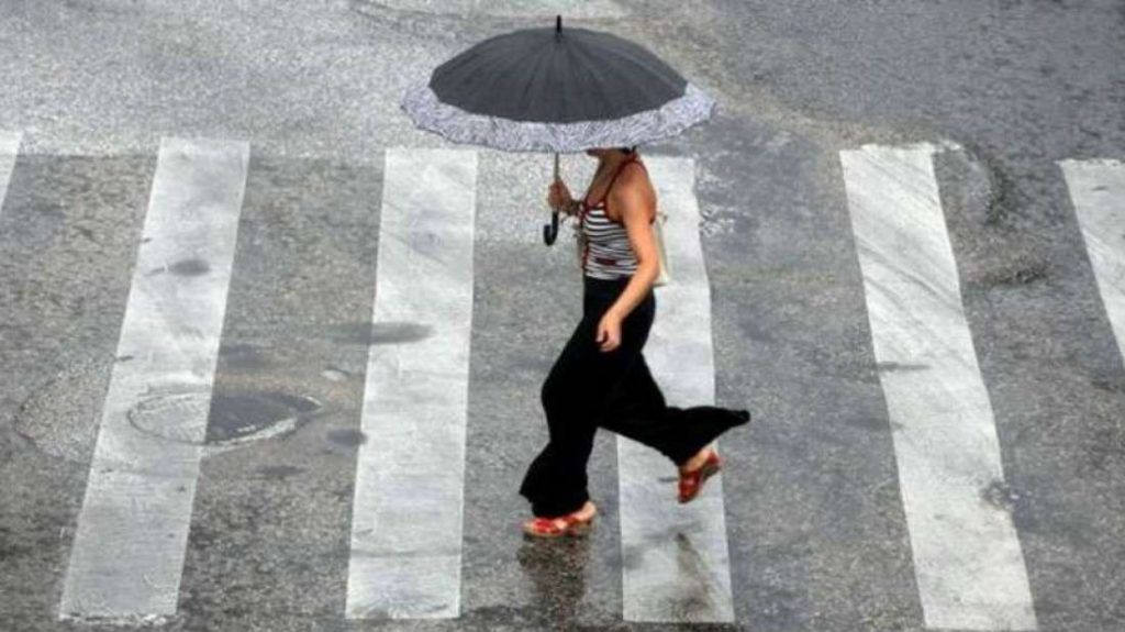 Καιρός: Που θα χρειαστείτε ομπρέλα και ζακέτα την Τρίτη
