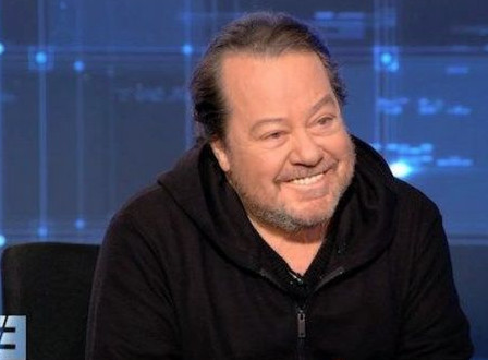 Γιάννης Πάριος: Η επανεμφάνιση του μεγάλου τραγουδιστή