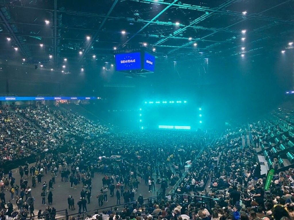 Διάσημος τραγουδιστής πέθανε κατά τη διάρκεια συναυλίας – Βίντεο