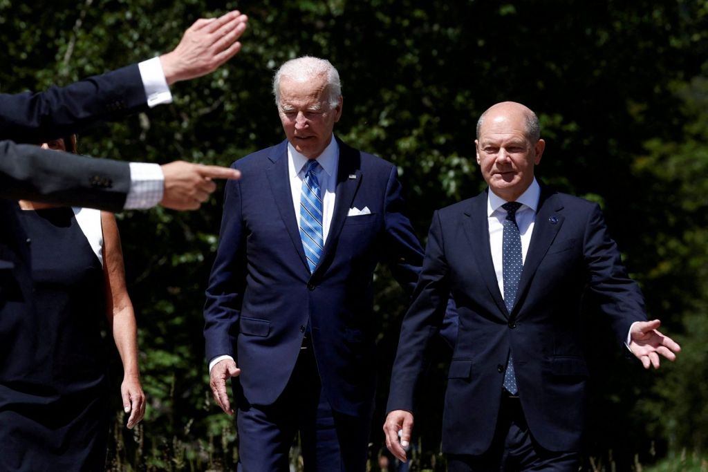 Κοινό μήνυμα Σολτς – Μπάιντεν στον Πούτιν για να αποσύρει όλα τα στρατεύματα από την Ουκρανία