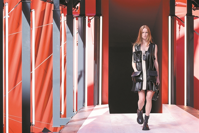 Φθινοπωρινές εικόνες από την Αθήνα μέχρι το Παρίσι