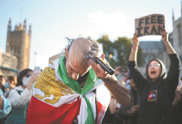 «Αντε χάσου!» φώναξαν οι φοιτήτριες στον πρόεδρο