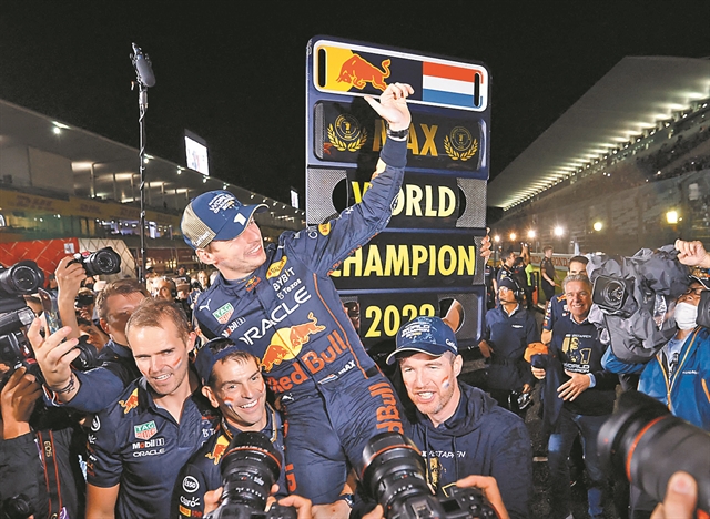 Τα 5+1 κεφάλαια του Ιπτάμενου Ολλανδού