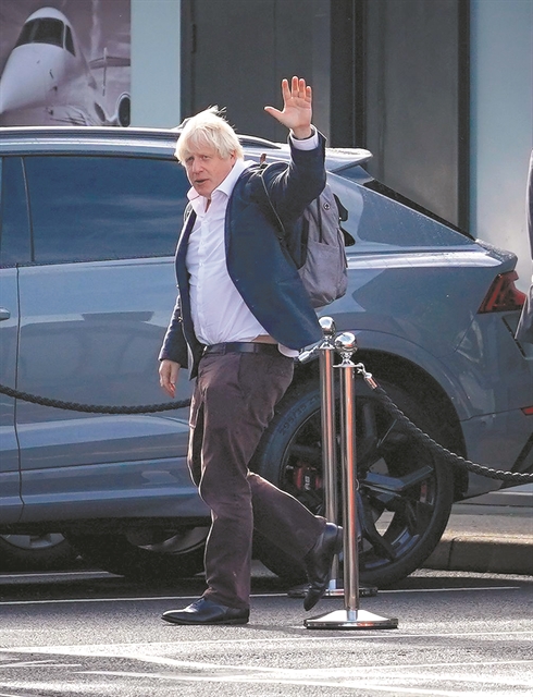 Αποσύρθηκε ο Τζόνσον, άνοιξε ο δρόμος για τον Σούνακ