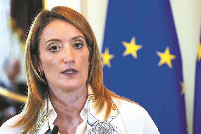 «Απαράδεκτη η κράτηση Τζιτζικώστα»