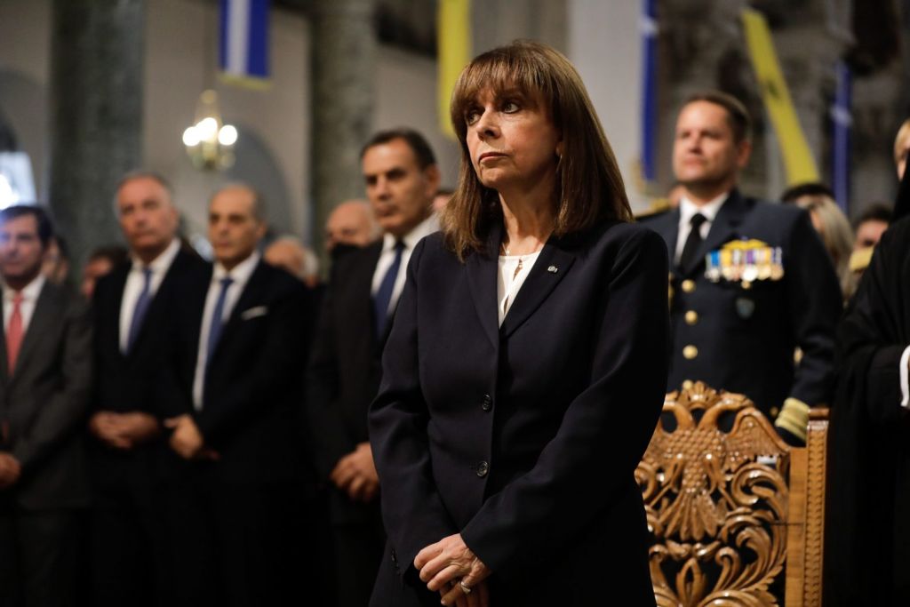 Θεσσαλονίκη: Πλήθος κόσμου στη Δοξολογία για τη διπλή γιορτή – Τι είπε η Σακελλαροπούλου