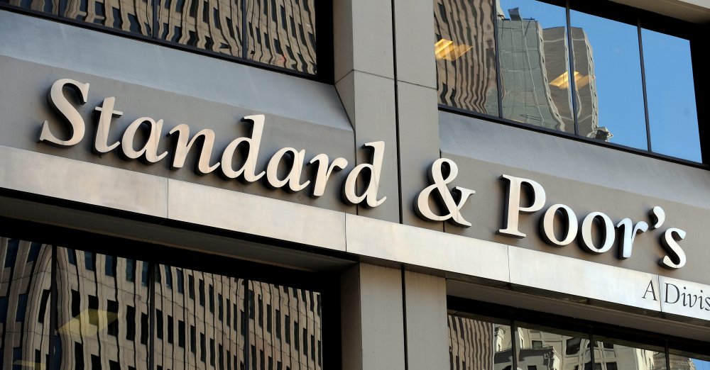 S&P: Αμετάβλητη η αξιολόγηση της οικονομίας – Βλέπει επιβράδυνση ανάπτυξης το 2023