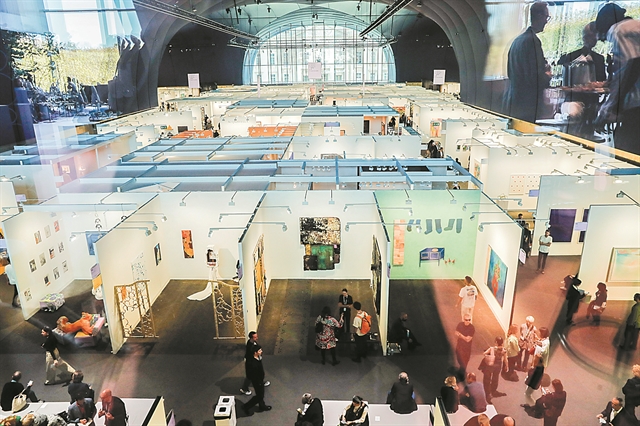 Ολα τα βλέμματα στην Paris+