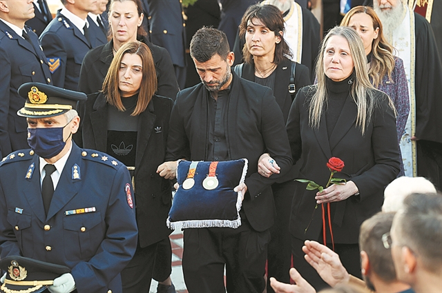 Ρίγη συγκίνησης στο τελευταίο αντίο