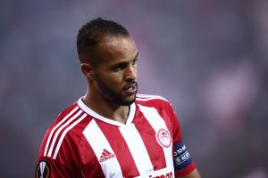 Πλήγμα στον Ολυμπιακό με Ελ Αραμπί – Επιβεβαιώθηκε η ζημιά στο γόνατο