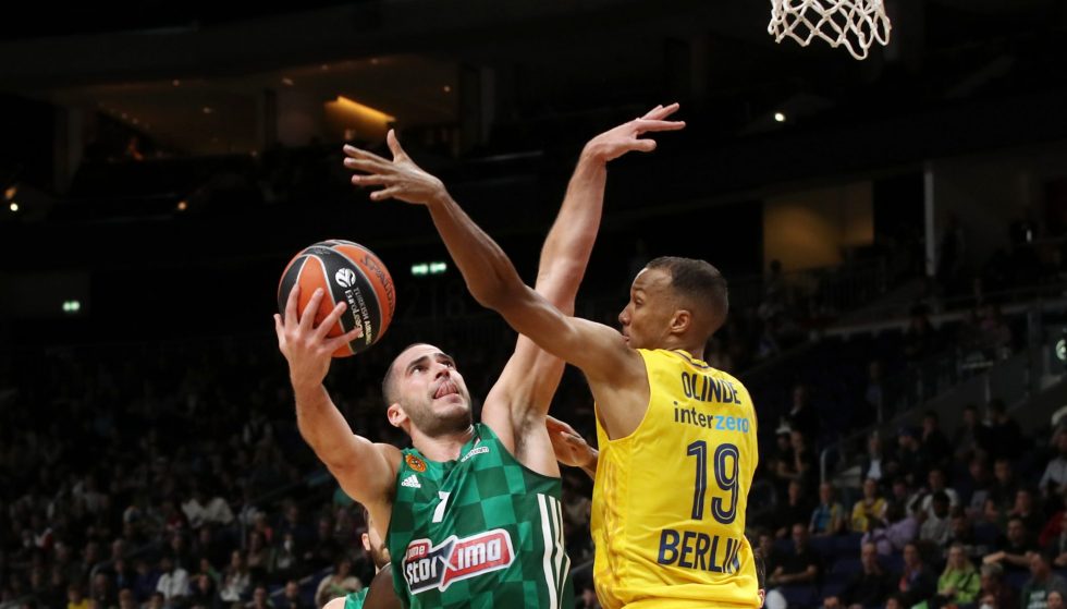 Συντριβή του «τριφυλλιού» στο Βερολίνο