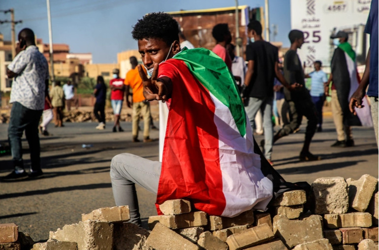 Σουδάν: Σκότωσαν τον 119ο διαδηλωτή ανήμερα της επετείου του πραξικοπήματος