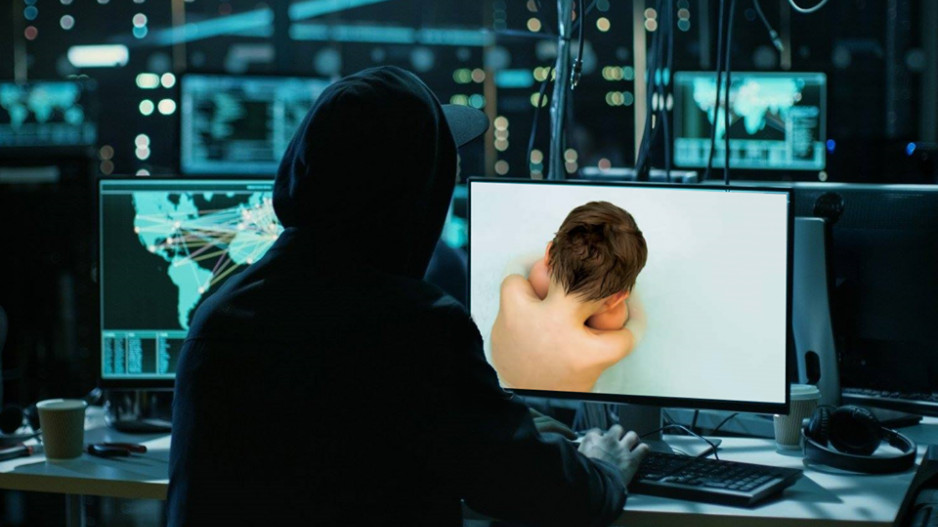 Ο Ηλίας Μίχος κατηγορείται για διακίνηση παιδικού πορνογραφικού υλικού