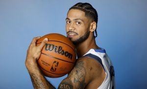 «Τρελάθηκαν» με Ντόρσεϊ οι οπαδοί των Μάβερικς: «Δώστε του τα λεπτά του Τιμ Χάρνταγουεϊ»