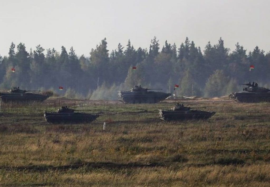 «Τύμπανα πολέμου» στη Λευκορωσία – Η Μόσχα στέλνει 9.000 στρατιώτες και 170 άρματα μάχης