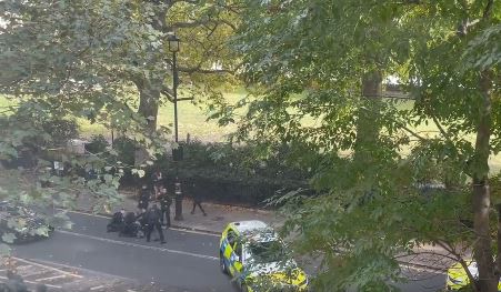 Βρετανία: Συναγερμός στο Παλάτι του Γουέστμινστερ για άνδρα με μαχαίρι