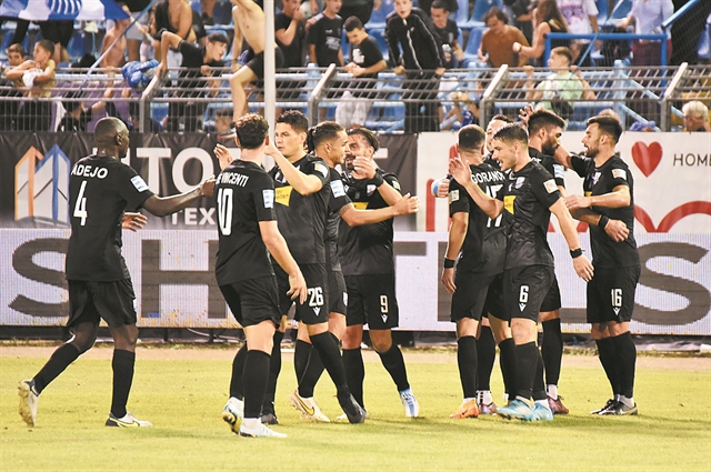 Εσπασε το ρόδι η Λαμία