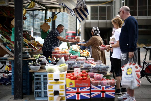 Φοβούνται τη φτώχεια οι Βρετανοί – Πρώτες αντιδράσεις απέναντι στις ρωσικές κυρώσεις