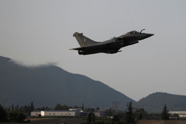 «Ράλι εξοπλισμών στην Ελλάδα την ώρα που βαθαίνει η ύφεση στην οικονομία»