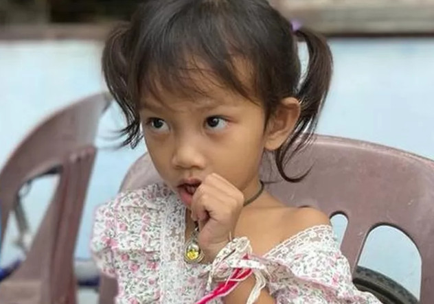 Ταϊλάνδη: Η ιστορία της 3χρονης που επέζησε από το μακελειό στον παιδικό σταθμό, γιατί κοιμόταν