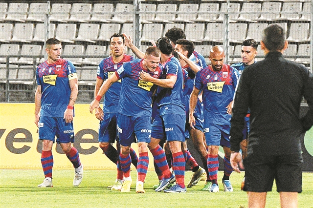 Τρίποντο μέσα σε ένα πεντάλεπτο!