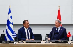 ΝΑΤΟ: Το παρασκήνιο της συνάντησης Ακάρ με Παναγιωτόπουλο