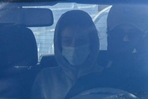 Προφυλακιστέα για μαστροπεία η μητέρα της 12χρονης – Ξέσπασαν σε κλάματα τα παιδιά της