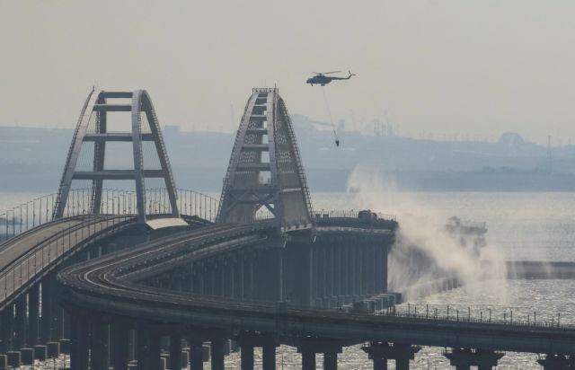 Ρωσία: Η επίθεση στη γέφυρα της Κριμαίας θα «αγγίξει» τον Πούτιν