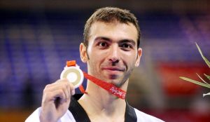 Αλέξανδρος Νικολαΐδης: «Η σπάνια μορφή καρκίνου στον πνεύμονα διεγνώσθη σε μεταστατικό στάδιο» λέει ο γιατρός του