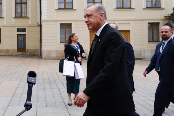 Η Κομισιόν της «κλείνει την πόρτα» στην Τουρκία