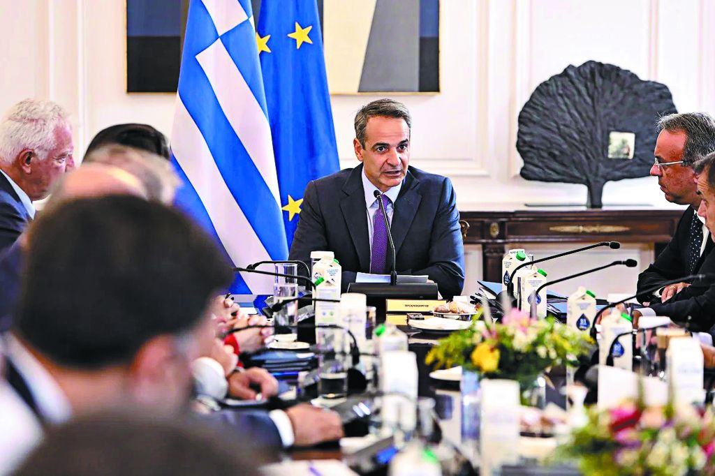 Μία διαγραφή, μία παραίτηση και πολλά ερωτήματα