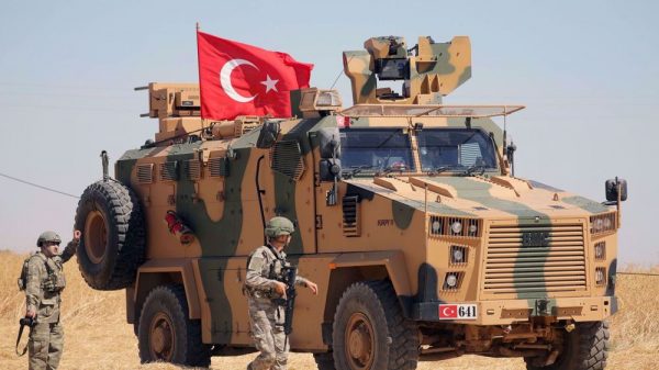 Πολύνεκρες συγκρούσεις στη Συρία μεταξύ ανταρτών και ομάδων υποστηριζόμενων από την Τουρκία