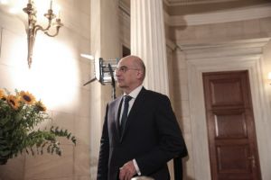 Σε καταφύγιο στο Κίεβο ο Νίκος Δένδιας – Ηχησαν οι σειρήνες ενώ συναντούσε τον Κουλέμπα