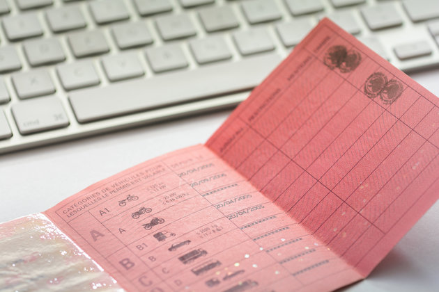 Γιατί το δίπλωμα οδήγησης είναι ροζ;