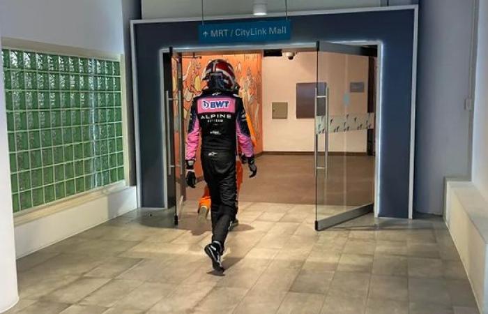 Απίστευτο σκηνικό: Πιλότος της Formula 1 μπήκε στο μετρό με κράνος και στολή μετά το γκραν πρι
