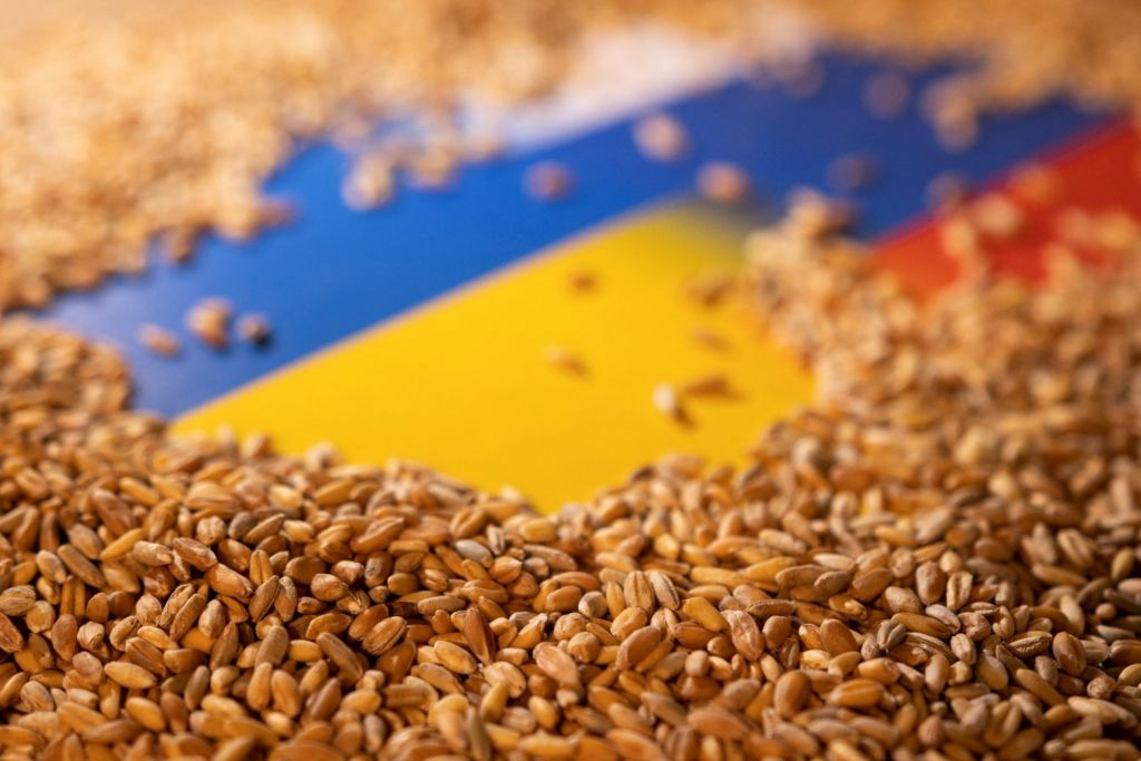 Η Μόσχα με ένα «ψευδές πρόσχημα» θέλει να αναστείλει τη συμμετοχή της στη συμφωνία για τα σιτηρά