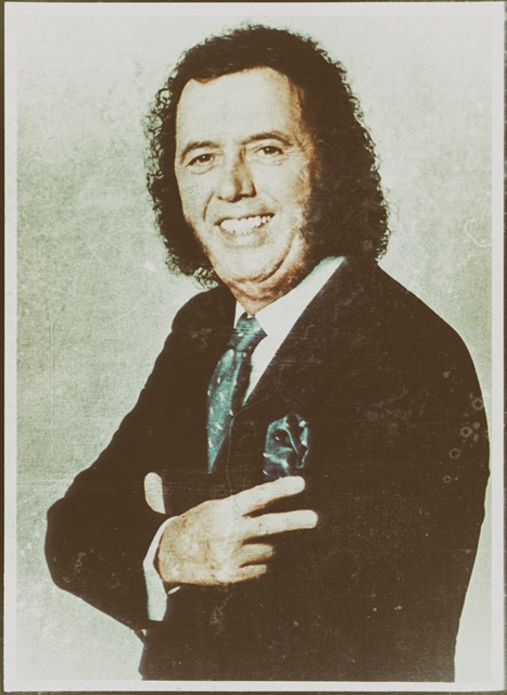 Ενας άνθρωπος χαρισματικός, χορτασμένος, ευτυχισμένος