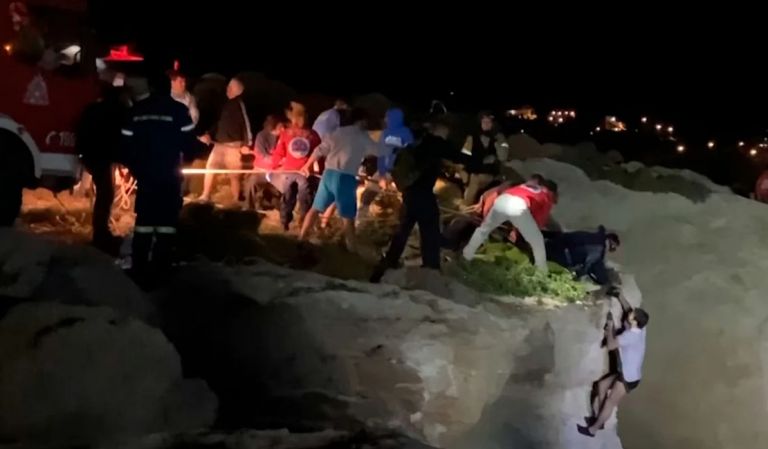 Διπλή τραγωδία με μετανάστες στο Αιγαίο: Τουλάχιστον 17 νεκροί στη Λέσβο – Αγνοούνται 15 στα Κύθηρα | tanea.gr