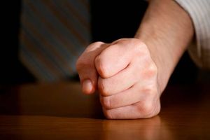 Άγρια συμπλοκή σε σχολείο – Μαθητής πήγε να γρονθοκοπήσει τον διευθυντή του σχολείου