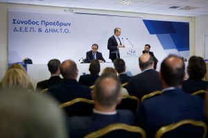 «Σεμνά και ταπεινά»: Το μήνυμα Μητσοτάκη προς τα στελέχη της ΝΔ