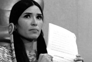 Sacheen Littlefeather: Πέθανε η Απάτσι που αρνήθηκε να παραλάβει το Όσκαρ εκ μέρους του Μάρλον Μπράντο