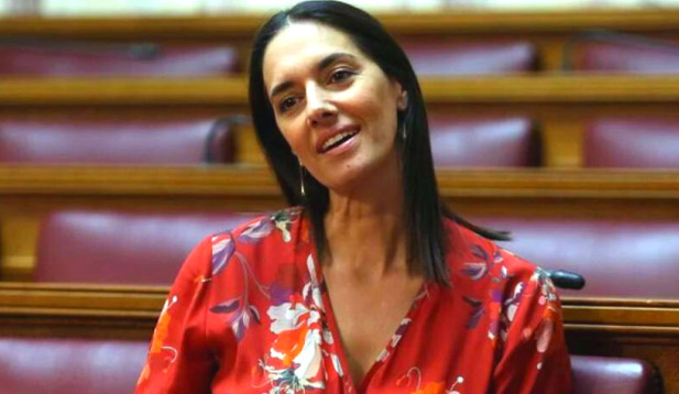 Λιποθύμησε η Νόνη Δούνια κατά τη διάρκεια της Κοινοβουλευτικής Ομάδας της Νέας Δημοκρατίας