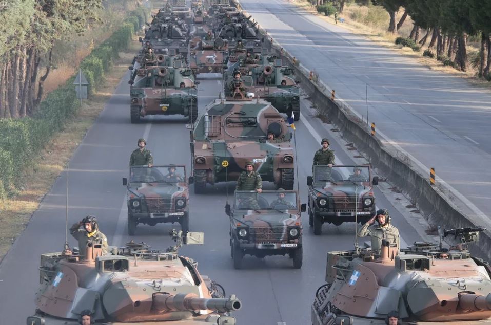 Γέμισε άρματα μάχης η Μουδανιών για τη δοκιμαστική παρέλαση