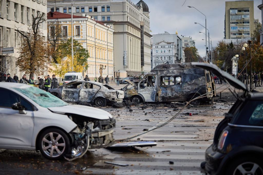 Εντεκα νεκροί και 64 τραυματίες από τις ρωσικές επιθέσεις