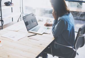 Laptop για το γραφείο: Πώς θα διαλέξετε επαγγελματικό φορητό υπολογιστή